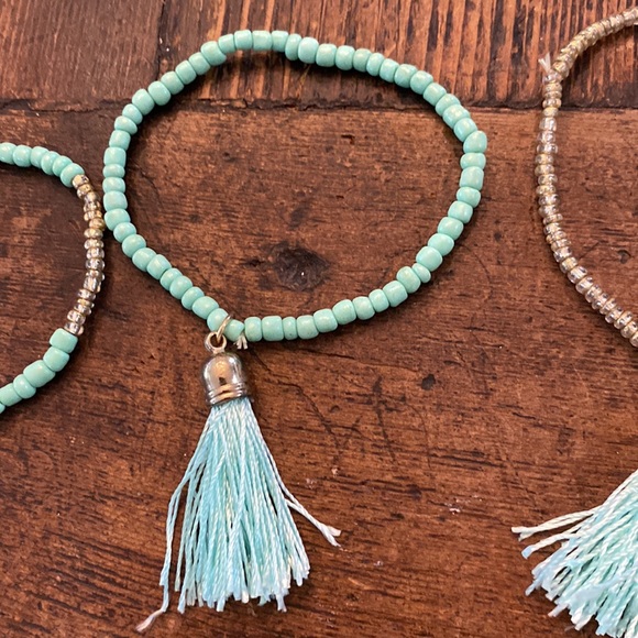 Pretty turquoise stretchy bracelet! - Picture 4 of 7